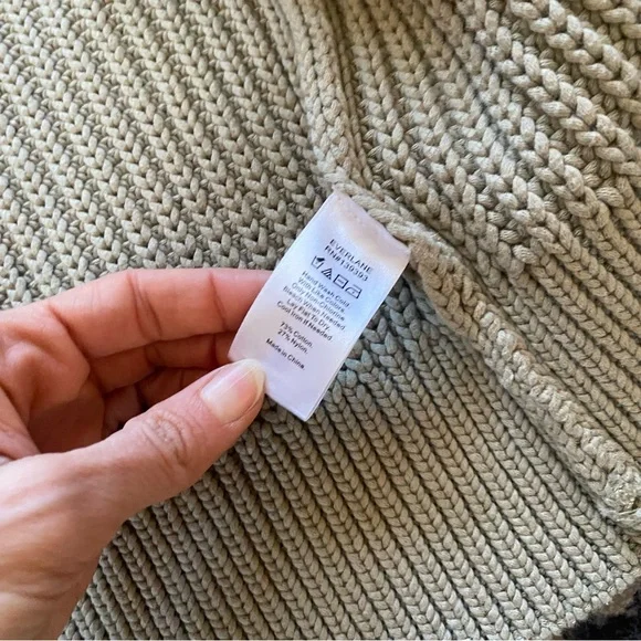Everlane Cropped Chunky Cardigan - Picture 3 of 5
